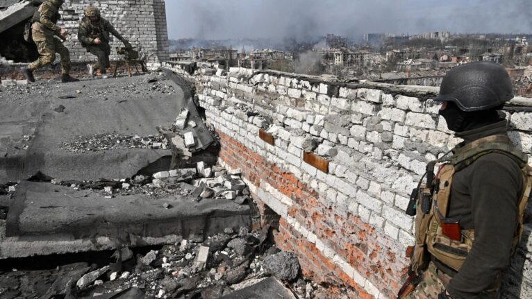 Na última semana, Rússia realizou 8 ataques, atingindo complexo militar ucraniano, diz MD