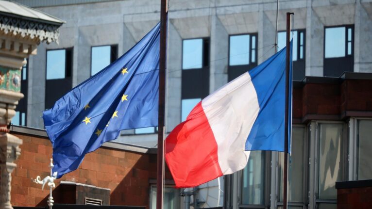 França deve se preparar para um grande confronto com a Rússia, diz ministra da Defesa