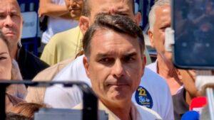 Flávio diz que foi injustiçado por relação com Vorcaro e acusa Lula de receber propina do ex-banqueiro