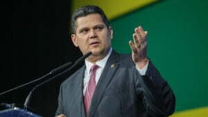 Fim da 6x1: Alcolumbre pauta votação da PEC para a próxima quarta-feira