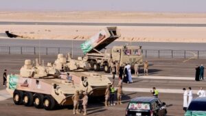 Ataque com míssil a aeroporto de Riad tem mais de 10 mortos e cerca de 50 feridos