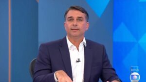 Flávio Bolsonaro desiste de comparecer ao debate da TV Globo
