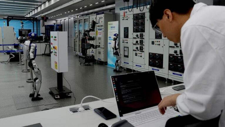 Como a China está se posicionando como líder na regulamentação global da IA?
