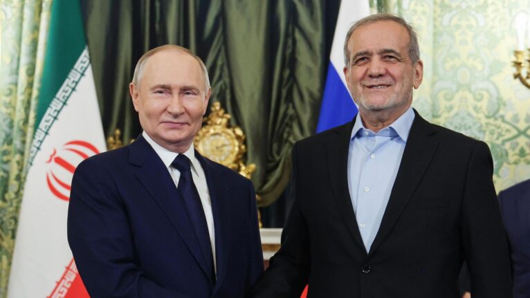 Enquanto países amigos da Rússia são fortes, aliados dos EUA só demonstram fraqueza, diz analista