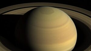 Astrônomos revelam novo mistério na atmosfera de Saturno (IMAGENS)