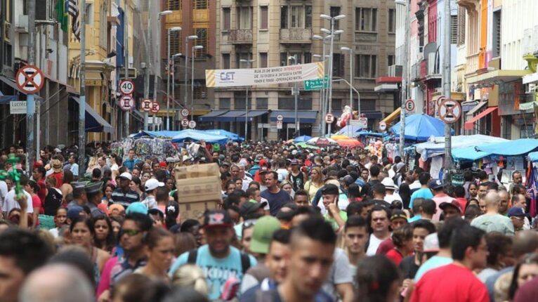 Apoio à democracia cresce para 73% entre brasileiros, mostra Datafolha