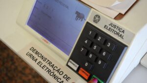 Lula cresce em MG e SP enquanto Flávio abre mais distância no RJ, aponta Datafolha