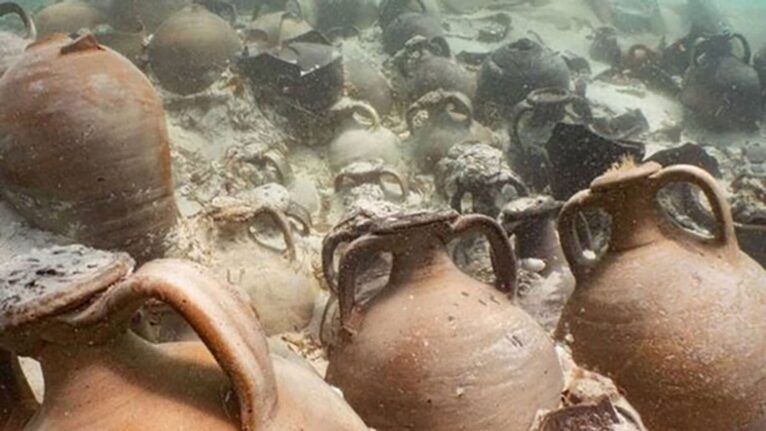 Descobrem na Turquia naufrágio romano cheio de cerâmicas de luxo intactas de 2.100 anos (FOTOS)