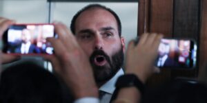 Eduardo Bolsonaro consta em lista de pena pendente de cumprimento