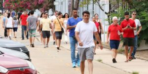 Idosos e menores de 18 anos votam no Distrito Federal